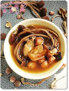 Tea tree mushroom and oyster soy sauce soup