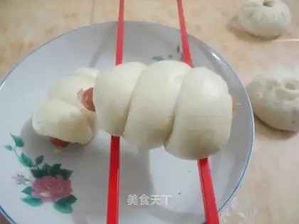 Crispy sausage bun