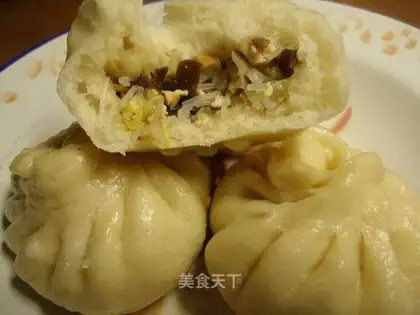 Chinese cabbage and fungus steamed buns