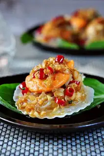 Steamed scallops with garlic and vermicelli