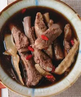 Stewed pork ribs with medicine