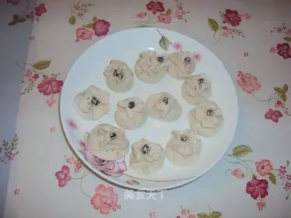 Dougu sesame steamed buns