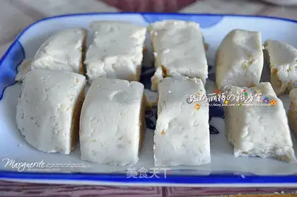 Pine nut cake