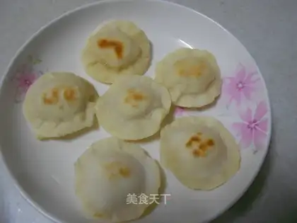 Lotus leaf sweet potato cake