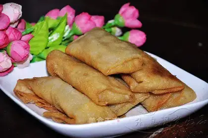 Pork mashed spring rolls with snow vegetables