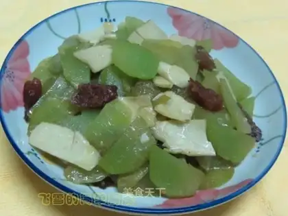 Sausage and winter bamboo shoots fried lettuce