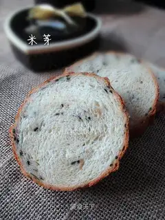 Whole-wheat black sesame toast