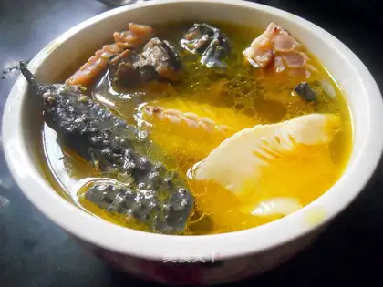 Olay slices, squid and black chicken stew