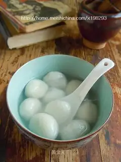 Snow vegetables, mushroom and pork glutinous rice balls