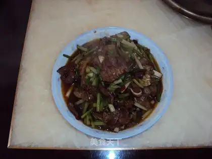Saline-alkali garlic moss twice-cooked pork