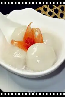 Rose and peanut glutinous rice balls