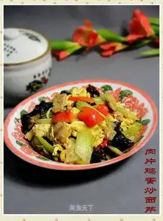 Fried celery with pork slices and eggs