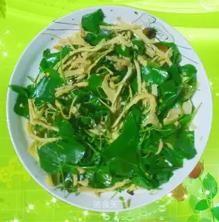 Shredded pork mixed with poplar leaves