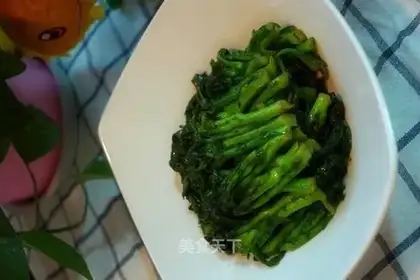 stir-fried white rapeseed