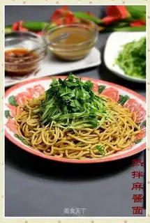 Hot mixed sesame paste noodles