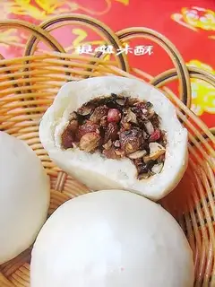 Sweet and sour nuts bun
