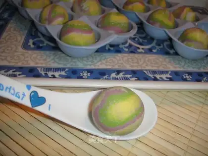 Colorful glutinous rice balls