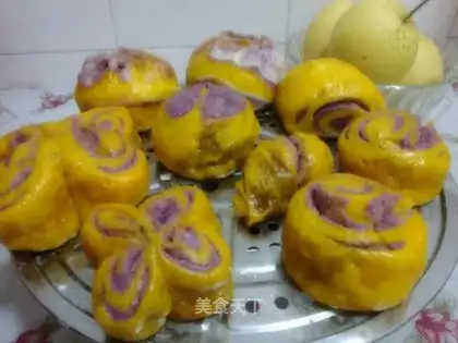 Colorful steamed buns