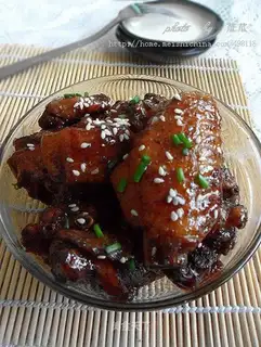 Three cups of chicken wings