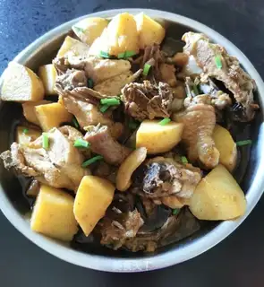 Potato steamed chicken