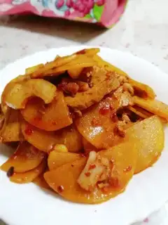 A dry pot of radish