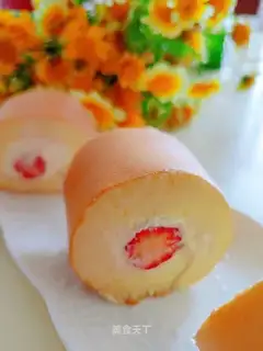 Strawberry roll