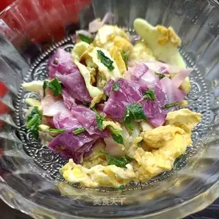 Three-coloured police petals fried eggs