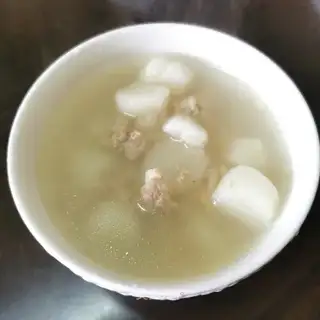 The lilies, meat soup