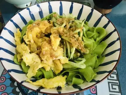 Garlic spinach noodles