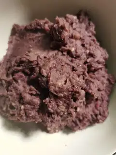 It's red bean sand