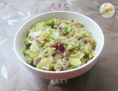 Onion-covered cabbage