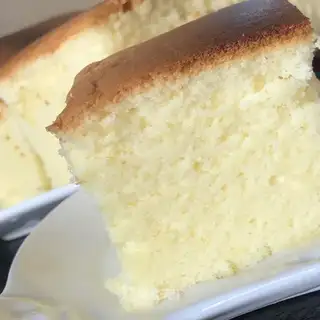 Milky-smelling early cake