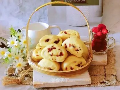Cranberry dry corn buns