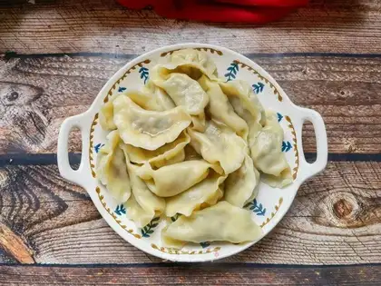Spicy bouquets, pork dumplings