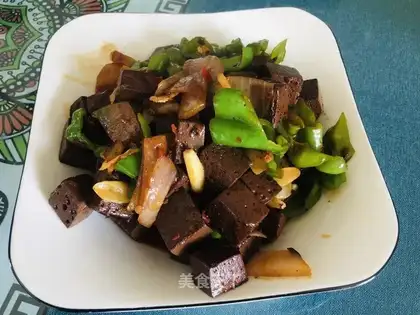 Pepper onion fried pig blood