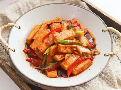 Hot sauce, tofu
