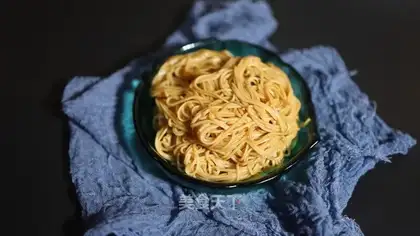 Onion noodles