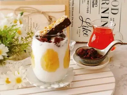 Banana yogurt cup