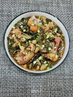 Plumsy pig's feet