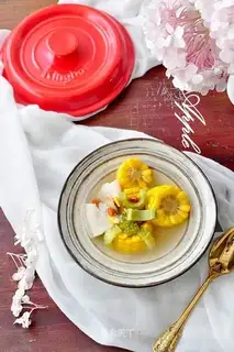 Suffering melon corn soup