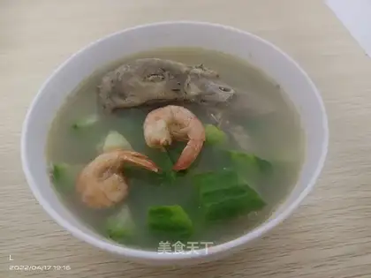 Duck-head shrimp and melon soup