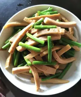 A meat bar with garlic