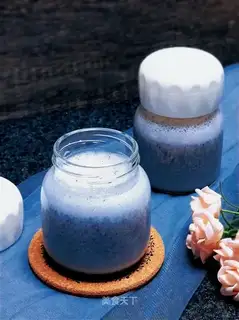 Banana blueberry milkshake