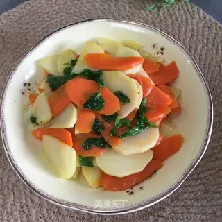 Carrot and potato chips