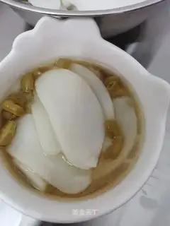 The sour bean is boiled