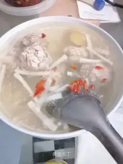 Meatball radish soup