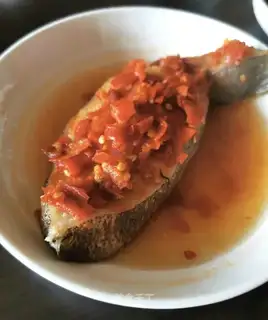 Pepper chopping steamed cod