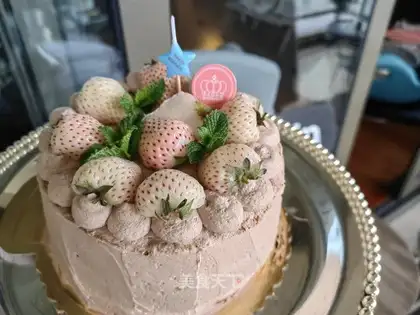 Mocha white strawberry milk cake