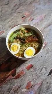 Eggs and meat noodles