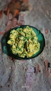 Onion fried eggs